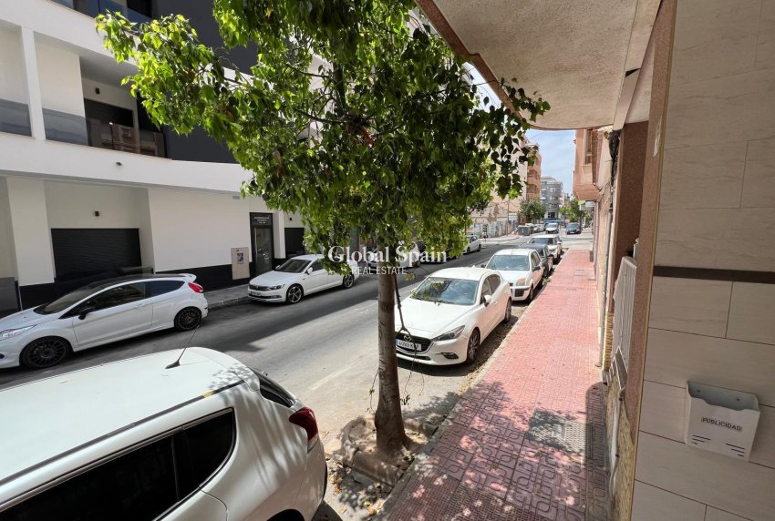 Revente - APPARTEMENT -
TORREVIEJA - Playa del Cura