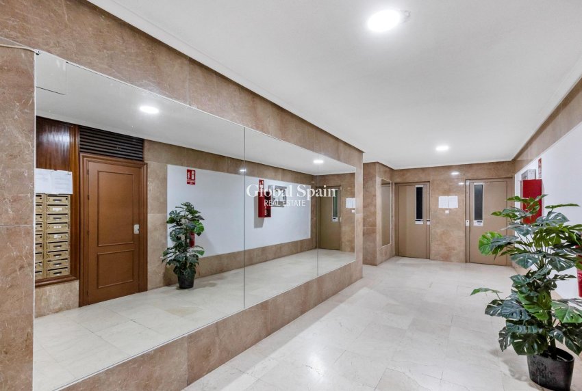 Revente - APPARTEMENT -
TORREVIEJA - Playa del Cura