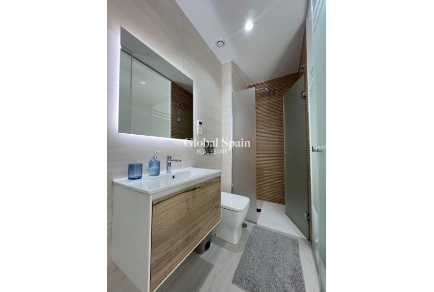 Revente - APPARTEMENT -
TORREVIEJA - Playa del Cura