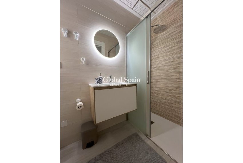 Revente - APPARTEMENT -
TORREVIEJA - Playa del Cura