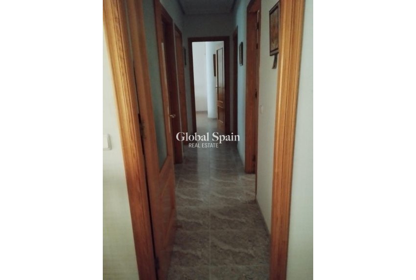 Revente - APPARTEMENT -
TORREVIEJA - Playa del Cura