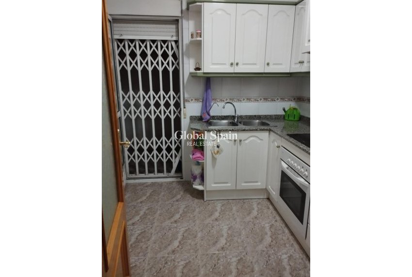 Revente - APPARTEMENT -
TORREVIEJA - Playa del Cura