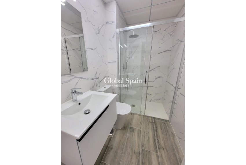 Revente - APPARTEMENT -
TORREVIEJA - Playa del Cura