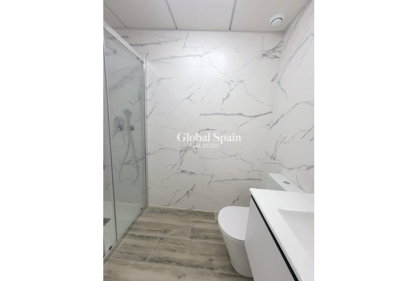 Revente - APPARTEMENT -
TORREVIEJA - Playa del Cura