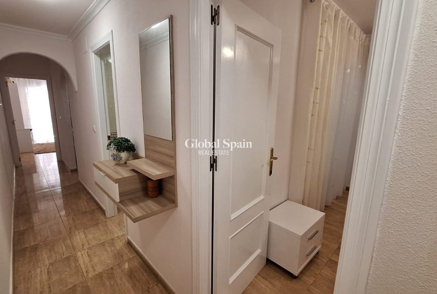 Revente - APPARTEMENT -
TORREVIEJA - Playa del Cura