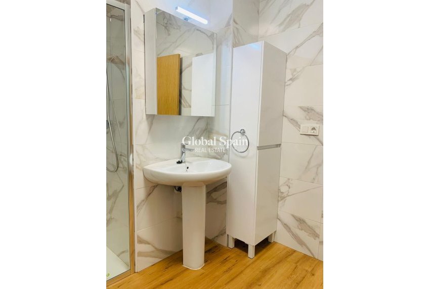 Revente - APPARTEMENT -
TORREVIEJA - Playa del Cura