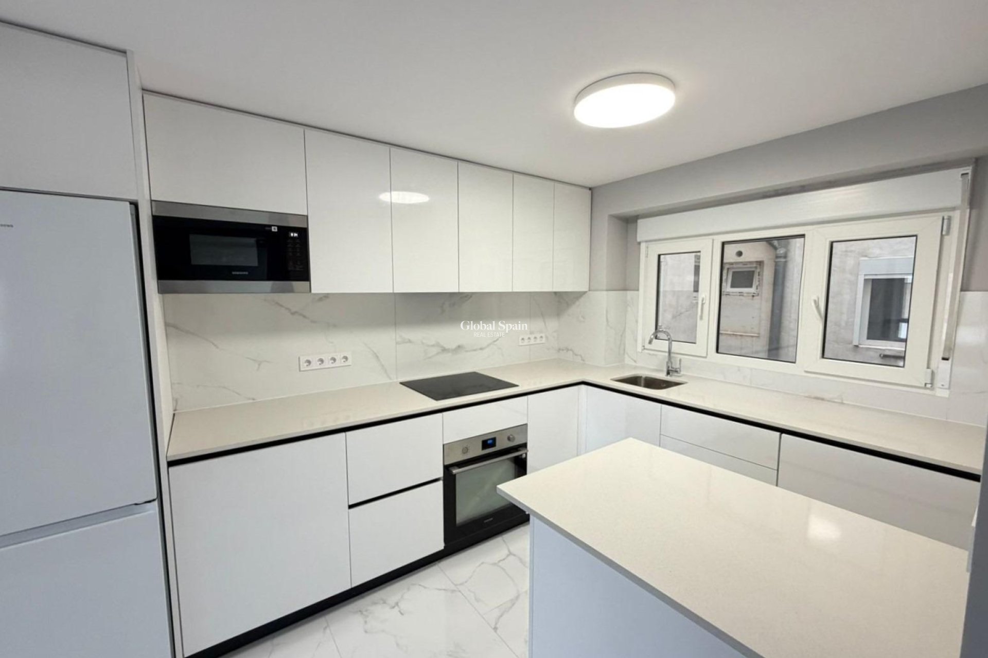 Revente - APPARTEMENT -
TORREVIEJA - Playa del Cura