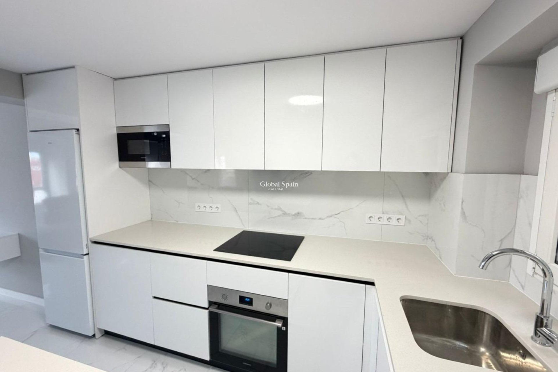 Revente - APPARTEMENT -
TORREVIEJA - Playa del Cura