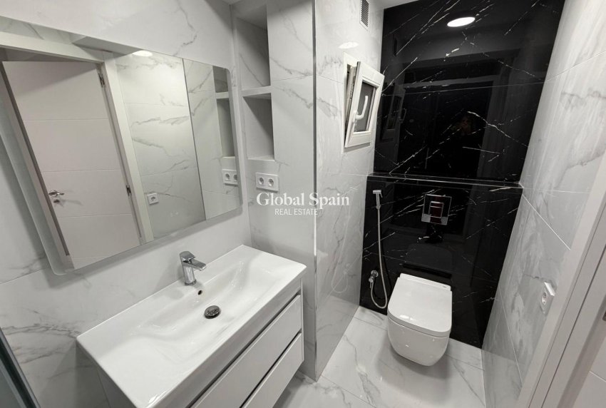 Revente - APPARTEMENT -
TORREVIEJA - Playa del Cura