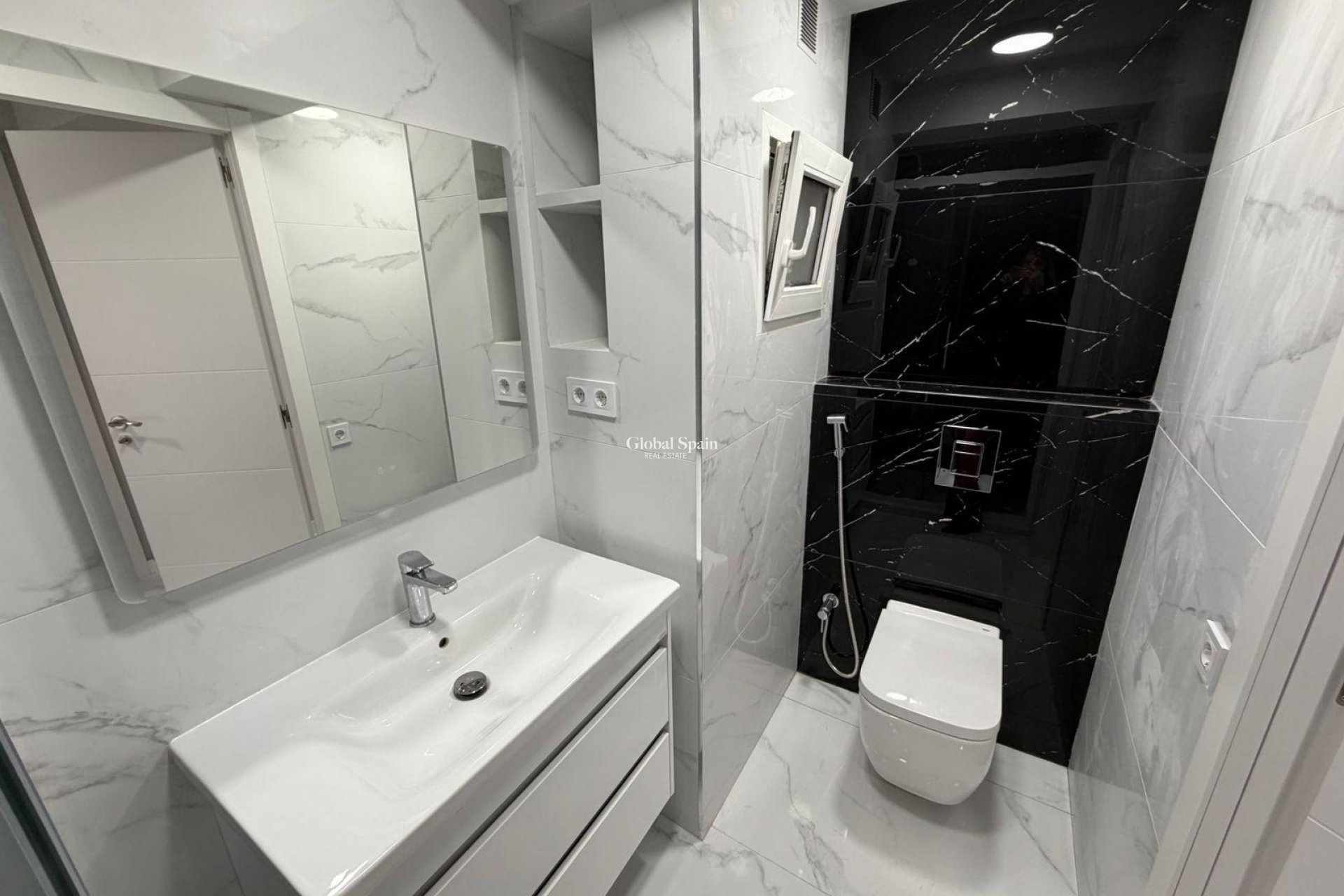 Revente - APPARTEMENT -
TORREVIEJA - Playa del Cura