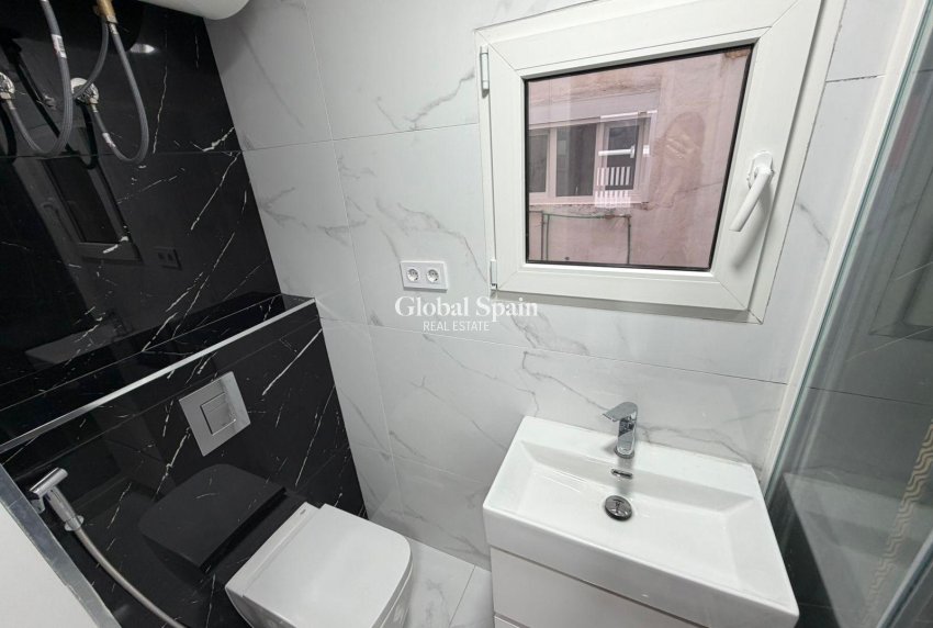 Revente - APPARTEMENT -
TORREVIEJA - Playa del Cura