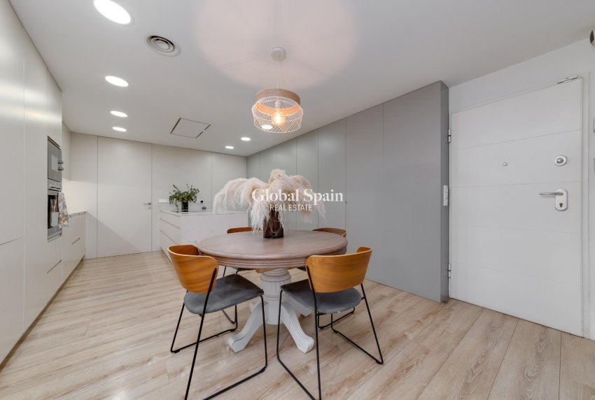 Revente - APPARTEMENT -
TORREVIEJA - Playa del Cura