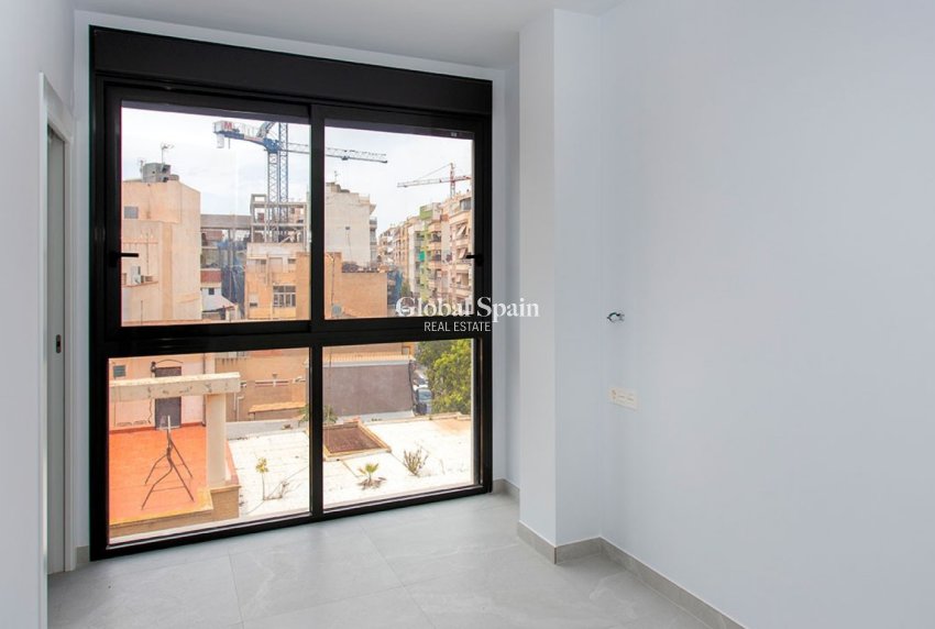 Revente - APPARTEMENT -
TORREVIEJA - Playa del Cura