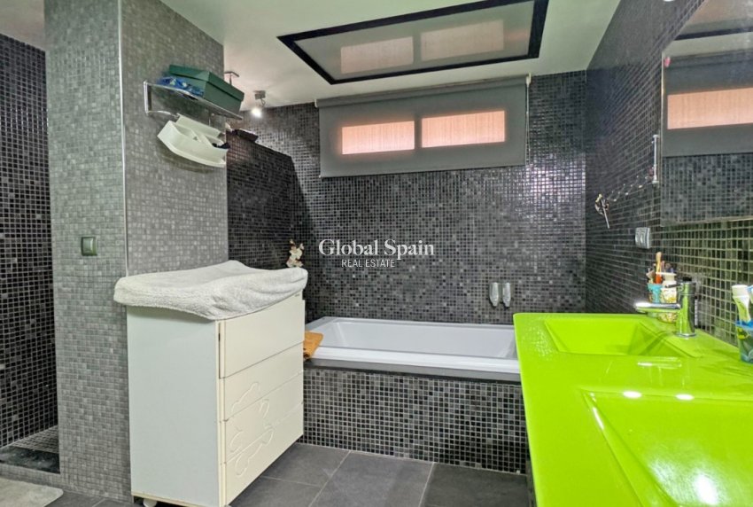 Revente - APPARTEMENT -
TORREVIEJA - Playa del Cura