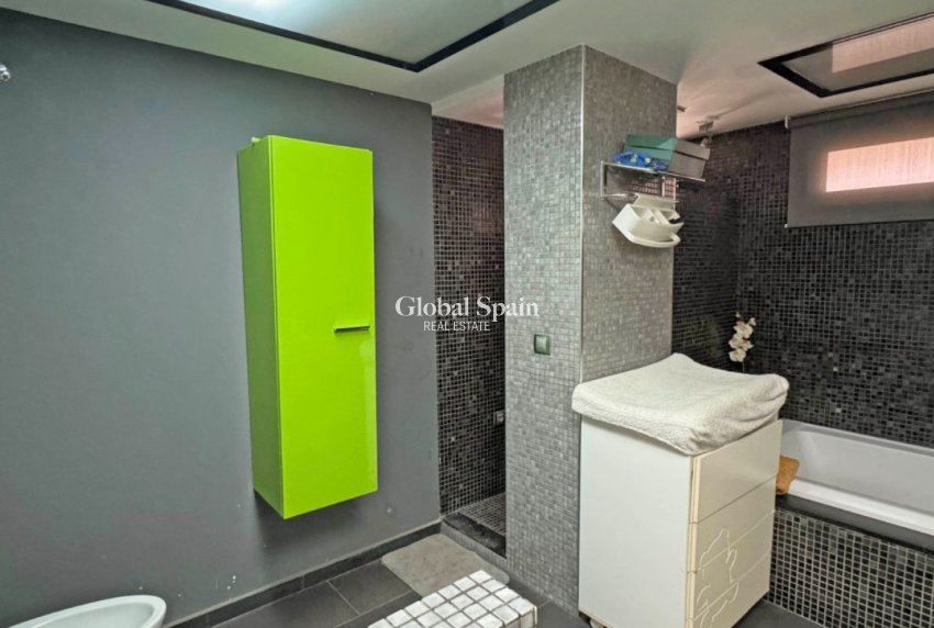 Revente - APPARTEMENT -
TORREVIEJA - Playa del Cura