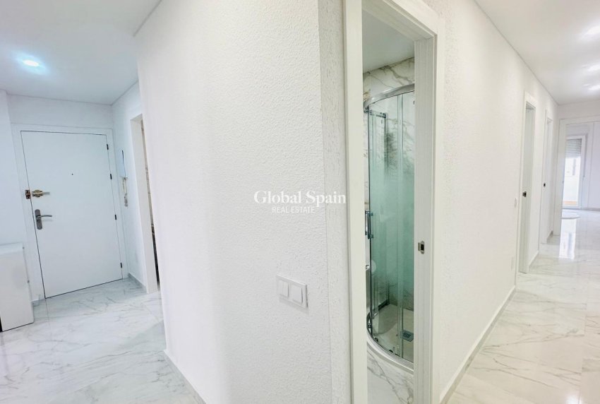 Revente - APPARTEMENT -
TORREVIEJA - Playa del Cura