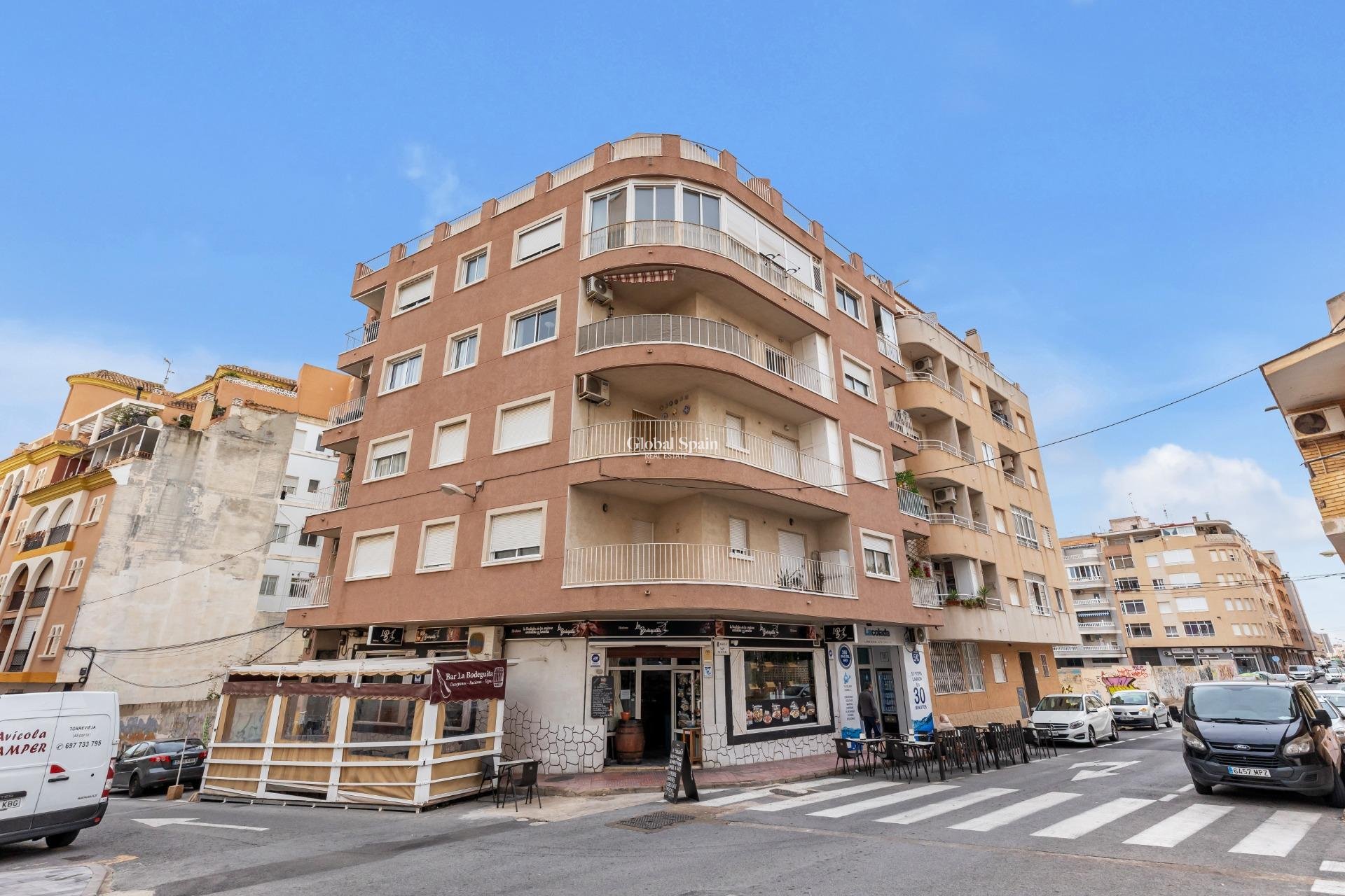 Revente - APPARTEMENT -
TORREVIEJA - Playa del cura