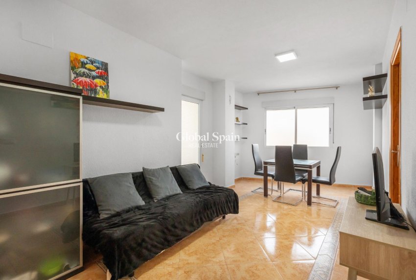 Revente - APPARTEMENT -
TORREVIEJA - Playa del cura