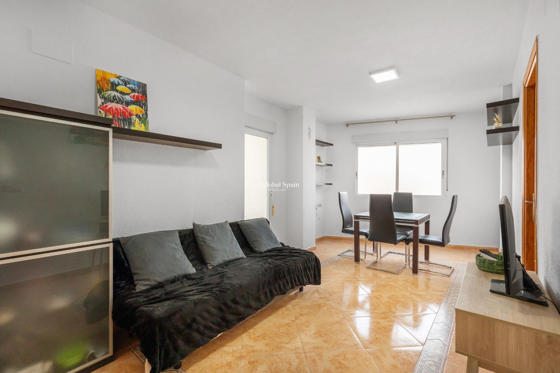 Revente - APPARTEMENT -
TORREVIEJA - Playa del cura