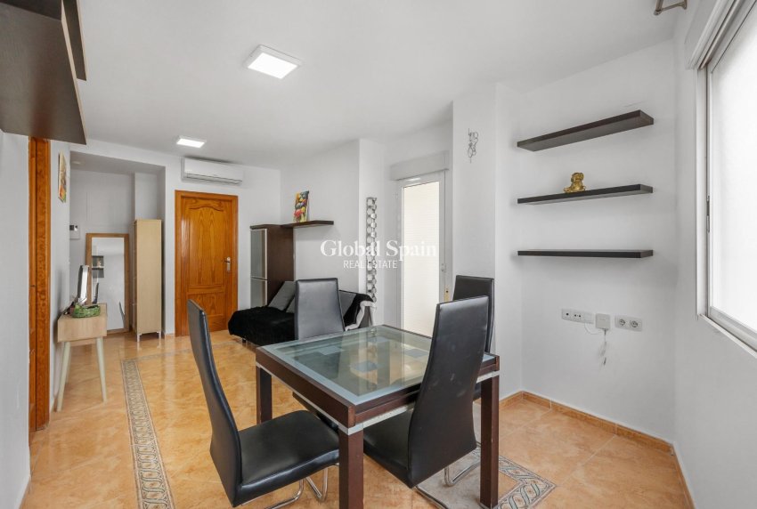 Revente - APPARTEMENT -
TORREVIEJA - Playa del cura