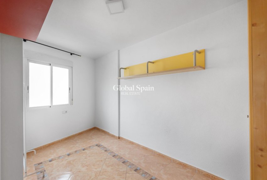 Revente - APPARTEMENT -
TORREVIEJA - Playa del cura