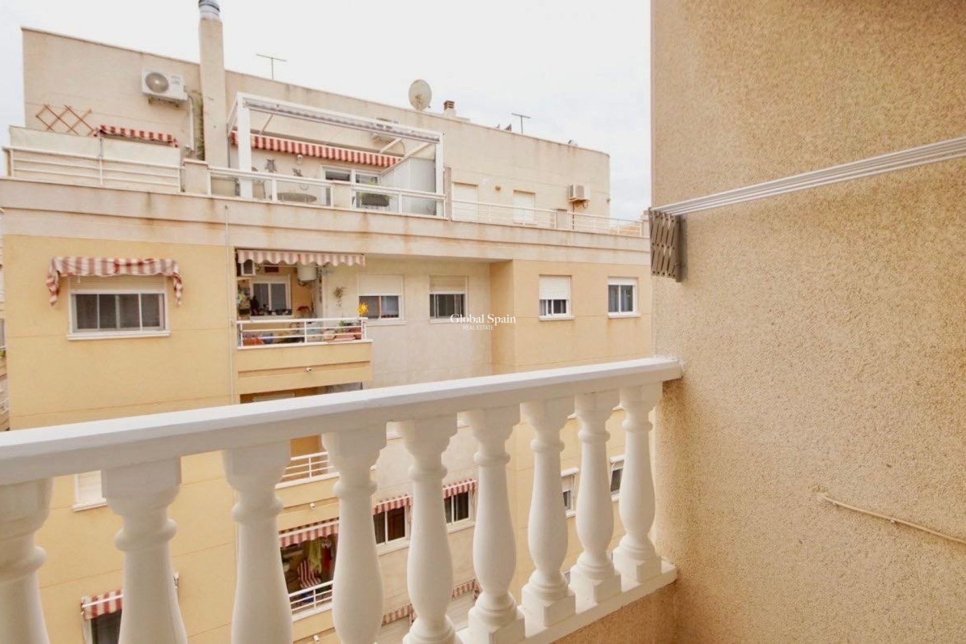Revente - APPARTEMENT -
TORREVIEJA - Playa del cura