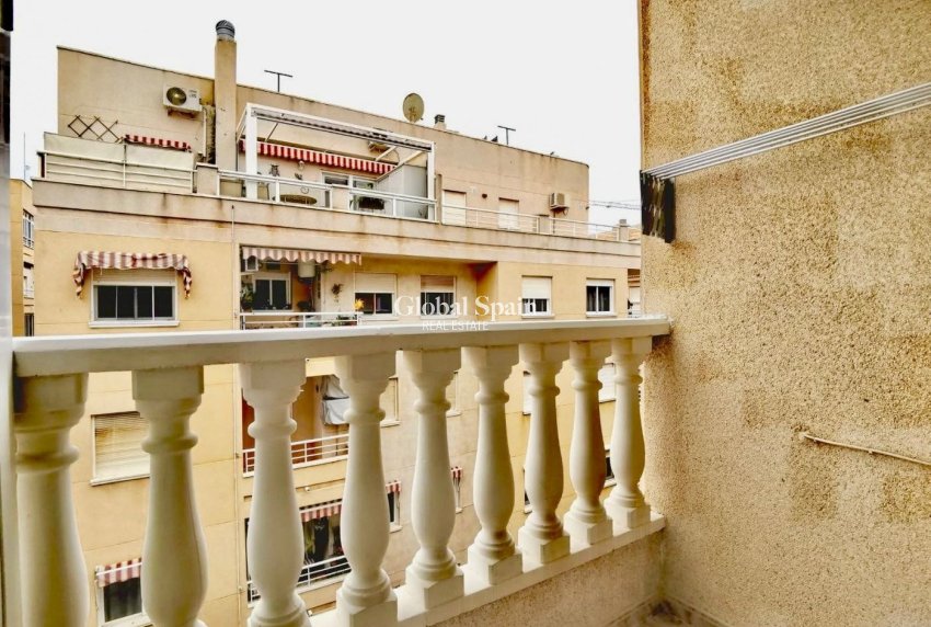 Revente - APPARTEMENT -
TORREVIEJA - Playa del cura