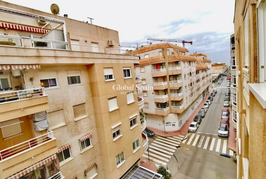 Revente - APPARTEMENT -
TORREVIEJA - Playa del cura