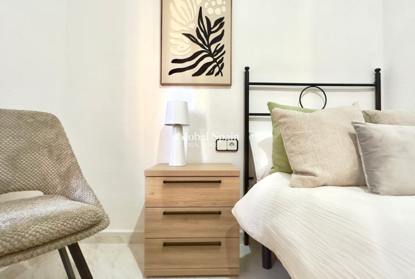 Revente - APPARTEMENT -
TORREVIEJA - Playa del Cura