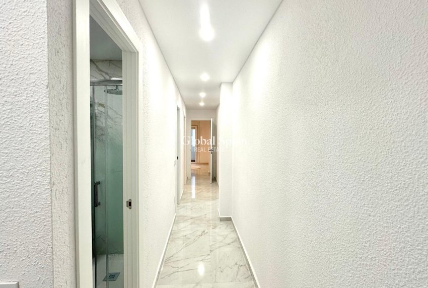 Revente - APPARTEMENT -
TORREVIEJA - Playa del Cura