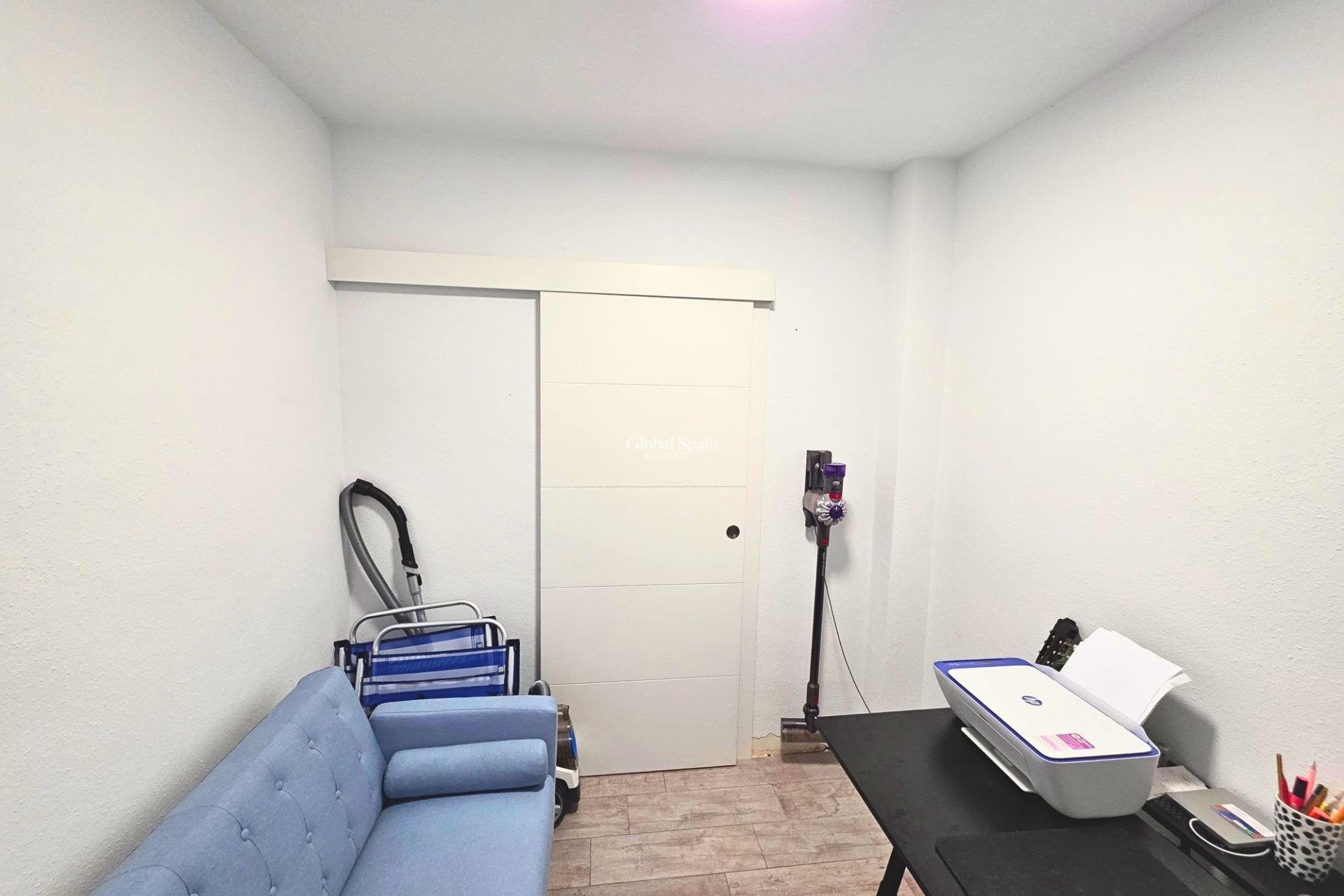 Revente - APPARTEMENT -
TORREVIEJA - Playa del Cura