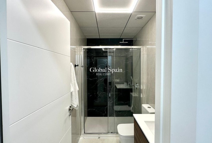 Revente - APPARTEMENT -
TORREVIEJA - Playa del Cura