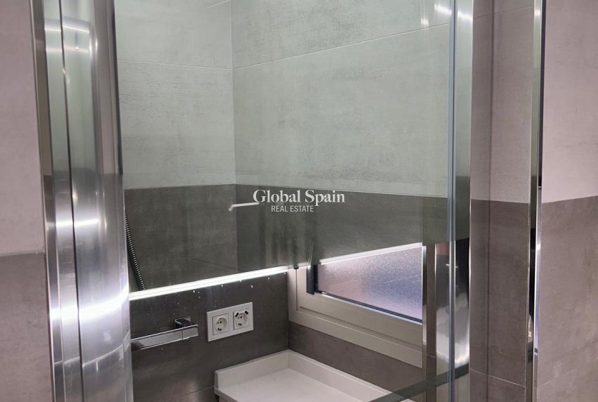 Revente - APPARTEMENT -
TORREVIEJA - Playa del Cura