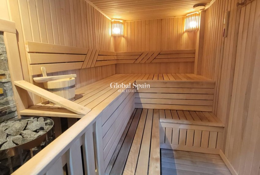 Revente - APPARTEMENT -
TORREVIEJA - Playa del Cura