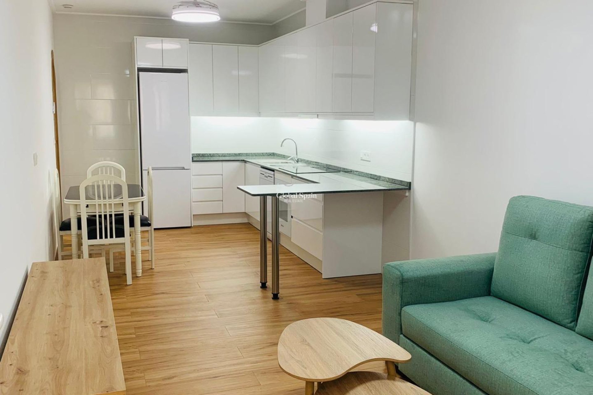 Revente - APPARTEMENT -
TORREVIEJA - Playa del Cura