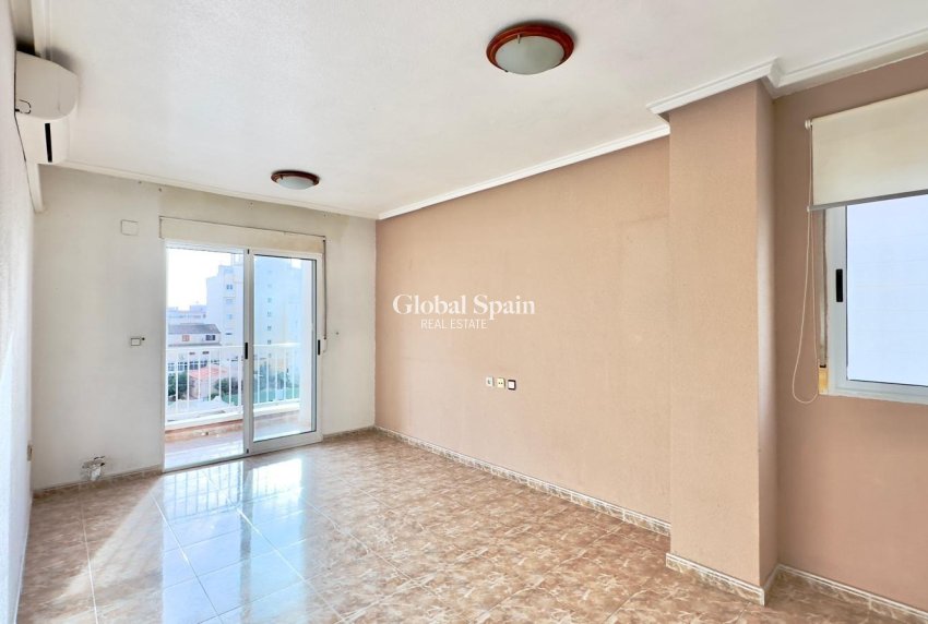 Revente - APPARTEMENT -
TORREVIEJA - Playa del Cura