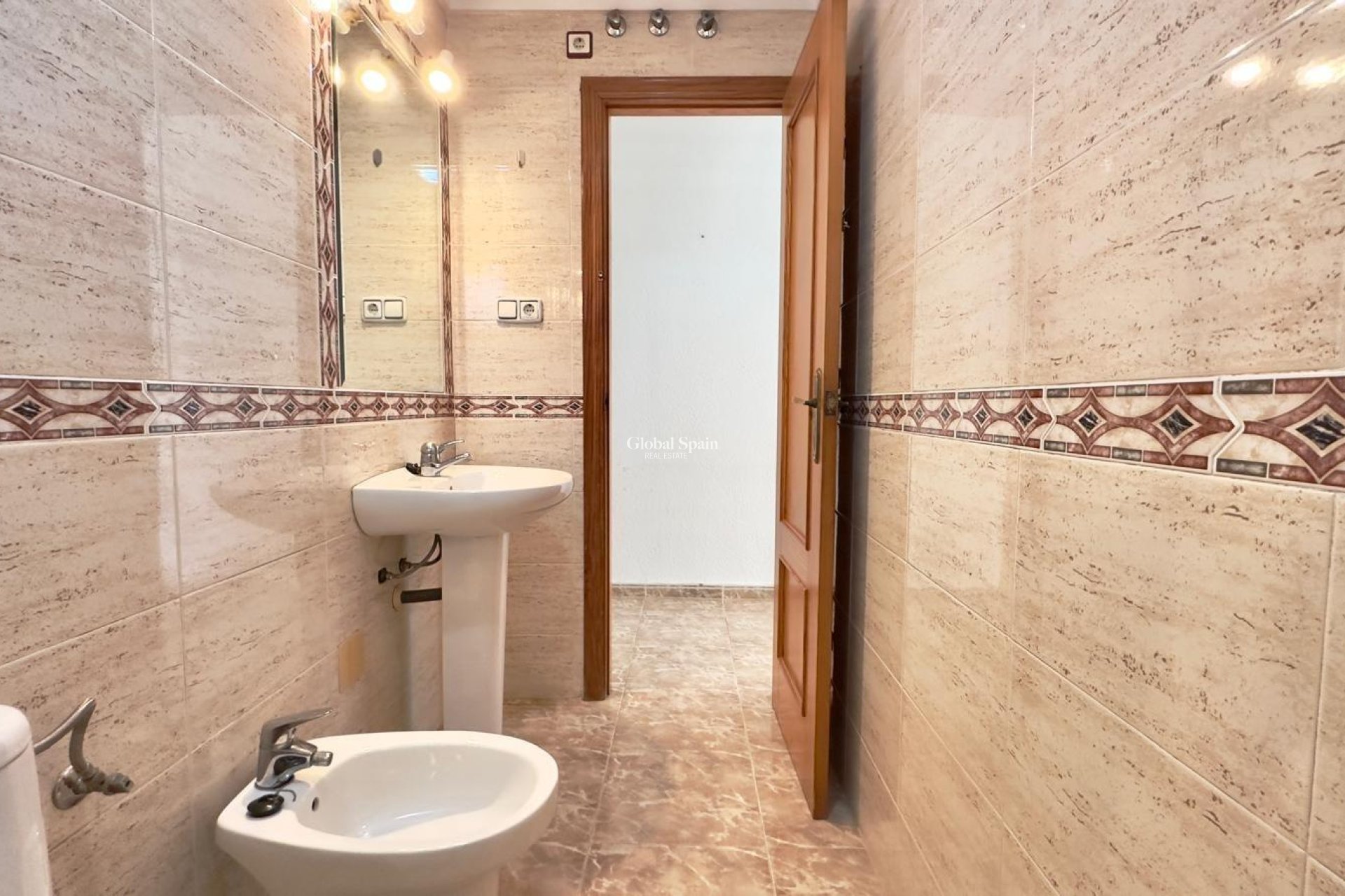 Revente - APPARTEMENT -
TORREVIEJA - Playa del Cura