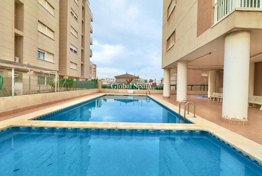 Revente - APPARTEMENT -
TORREVIEJA - Playa del Cura