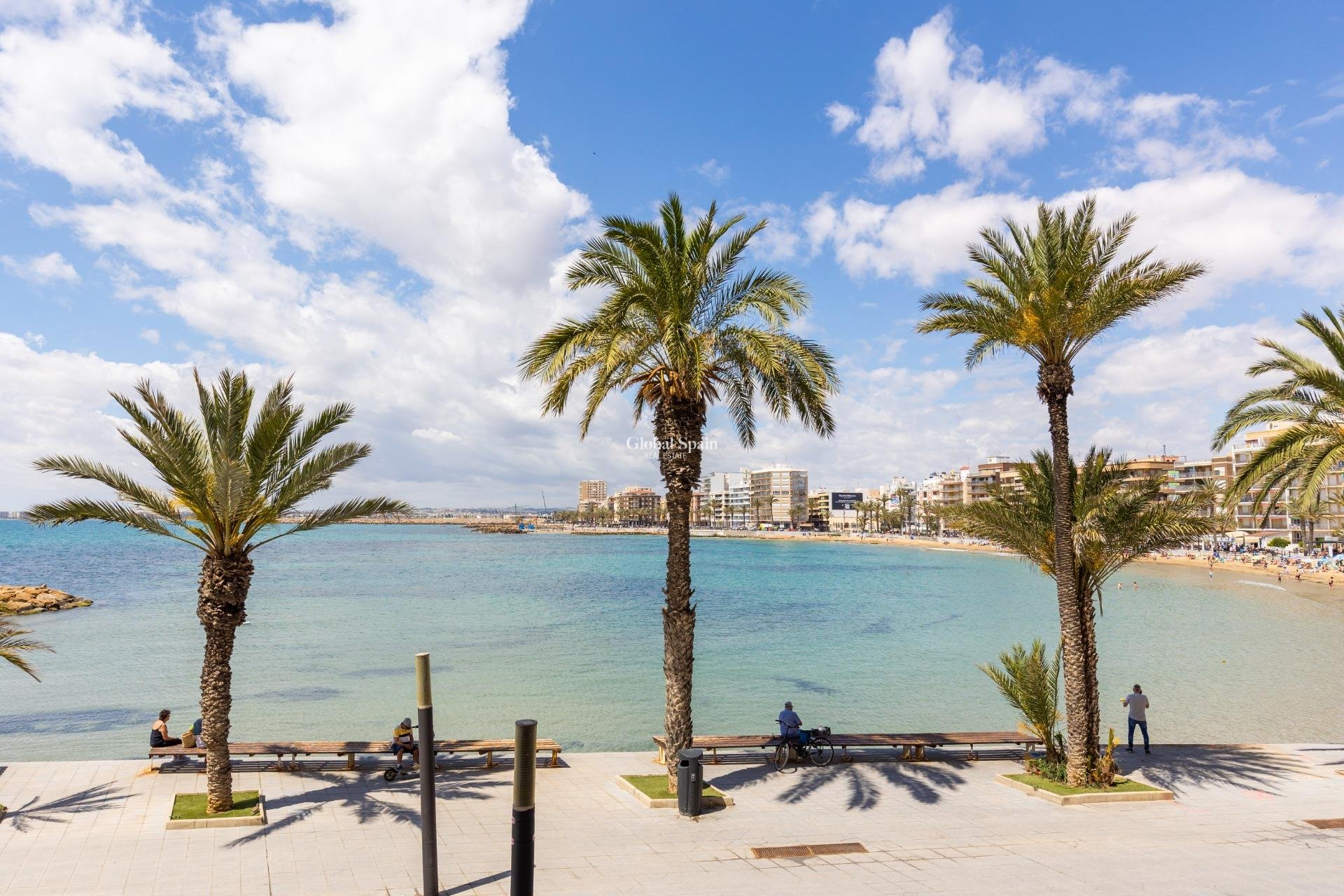 Revente - APPARTEMENT -
TORREVIEJA - Playa del cura