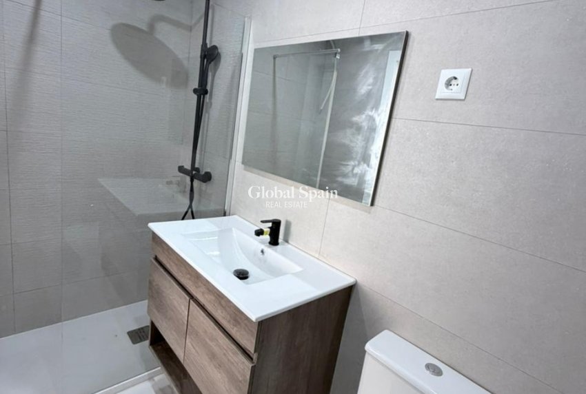 Revente - APPARTEMENT -
TORREVIEJA - Playa del cura