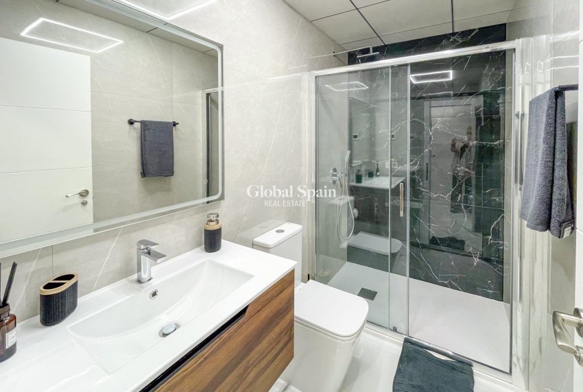 Revente - APPARTEMENT -
TORREVIEJA - Playa del Cura