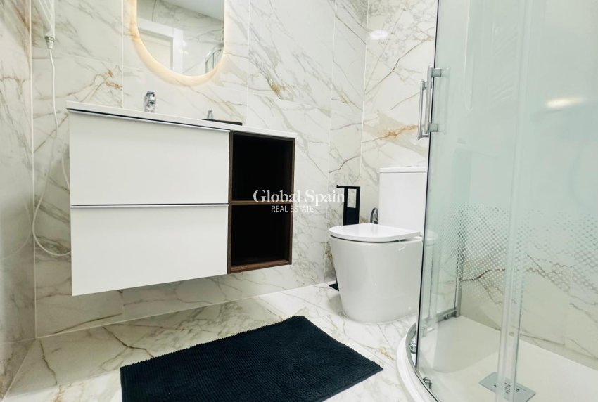 Revente - APPARTEMENT -
TORREVIEJA - Playa del Cura