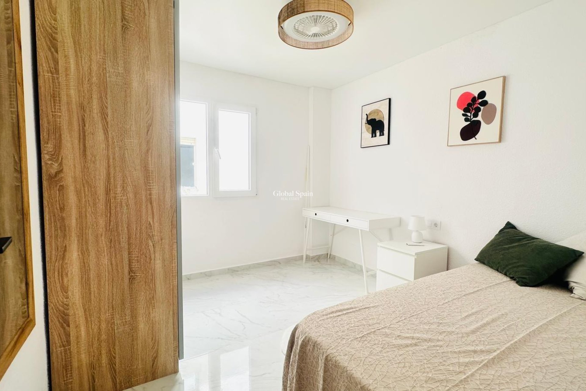 Revente - APPARTEMENT -
TORREVIEJA - Playa del Cura