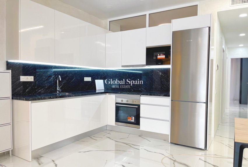 Revente - APPARTEMENT -
TORREVIEJA - Playa del Cura