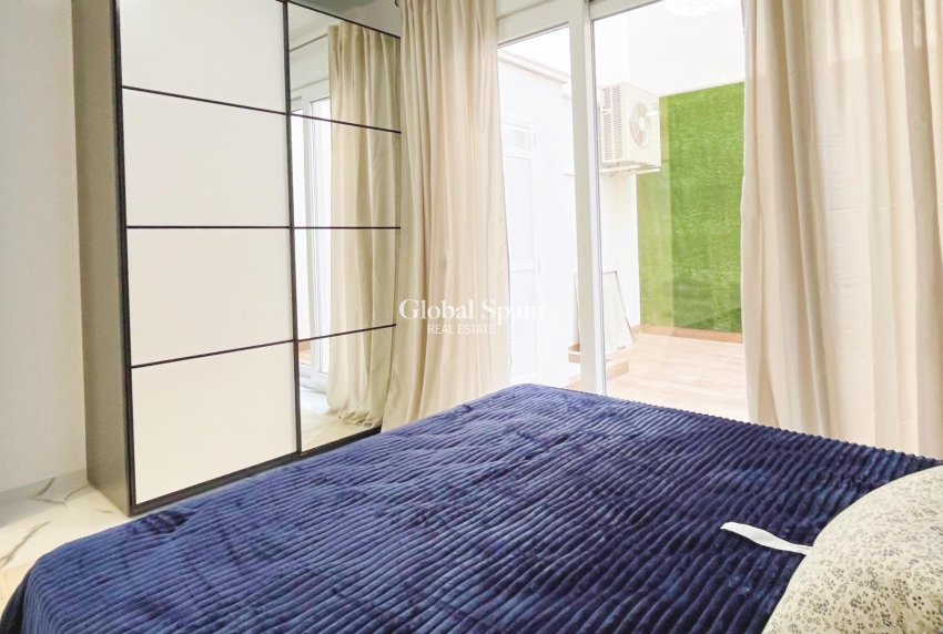 Revente - APPARTEMENT -
TORREVIEJA - Playa del Cura