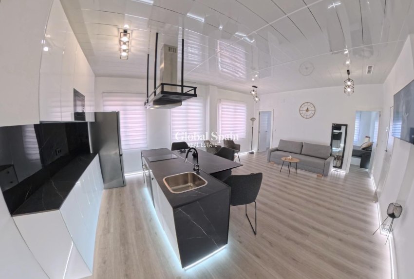 Revente - APPARTEMENT -
TORREVIEJA - Playa del Cura