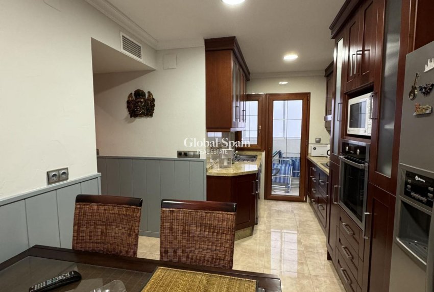 Revente - APPARTEMENT -
TORREVIEJA - Playa del Cura