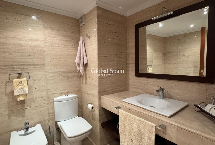 Revente - APPARTEMENT -
TORREVIEJA - Playa del Cura