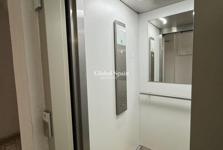 Revente - APPARTEMENT -
TORREVIEJA - Playa del Cura