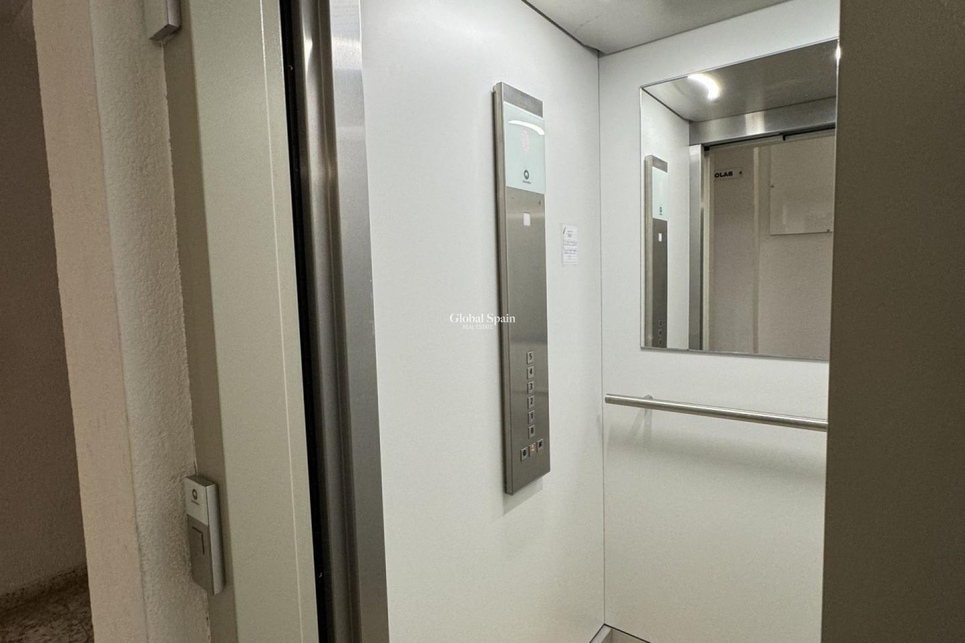 Revente - APPARTEMENT -
TORREVIEJA - Playa del Cura